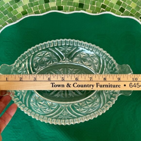 Vintage Anchor Hocking Clear Oval Relish Dish with Star Cut Designs - Picture 6 of 7